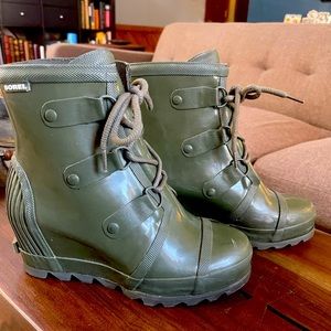 Sorel / Sorel Joan Rain Wedge Boot / 10 / Army Green
